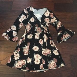 Adorable Comfy Floral Knot Faux Wrap Dress size L